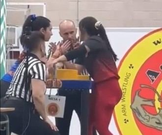 Exhibición de Armwrestling en la VII Carrera del Día de la Mujer en Moralzarzal
