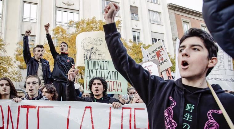 Estudiantes: Movilizaciones y encierros en universidades contra las reformas