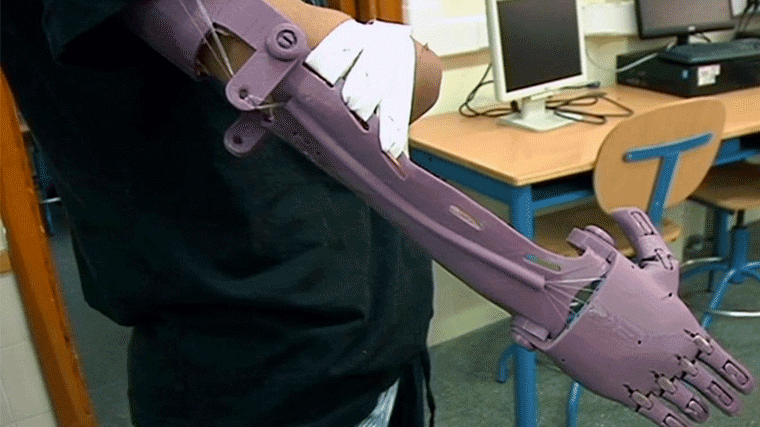 Estudiantes de la UAH fabrican prótesis en 3D para personas sin recursos