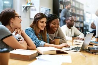 UNED lanza un Grado en Filosofía, Política y Economía para abordar retos globales