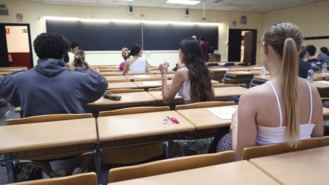 Casi la mitad de los universitarios españoles viven con sus padres