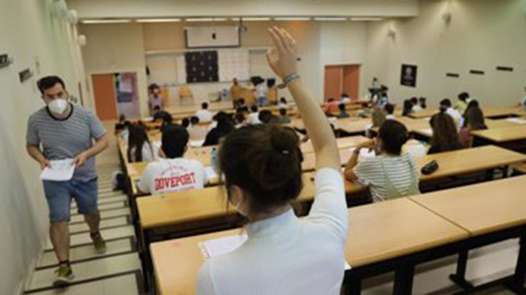 Arrancan los exámenes de la EvAU, a los que se enfrentan 38.200 alumnos madrileños