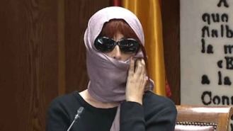 La exmujer de Koldo acude al Senado con parte del rostro tapado y se acoge a su derecho a no declarar