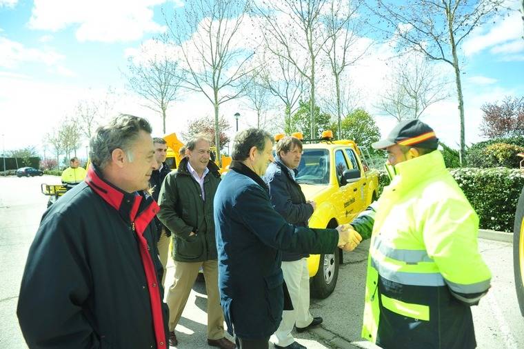 Presentada nueva maquinaria y vehículos destinados al mantenimiento de las zonas verdes