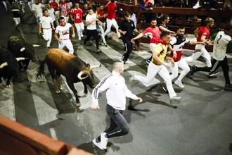 Éxito en el segundo encierro nocturno con 50,000 espectadores y 3,000 corredores