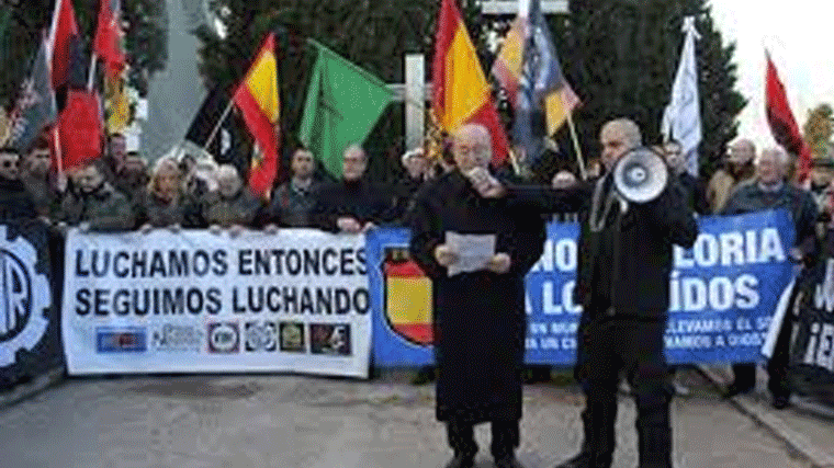 Asociaciones vecinales exigen suspender el 'desfile neonazi' al cementerio de la Almudena