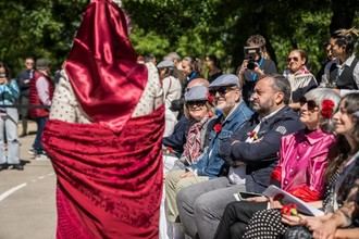 Febo Napoleón gana premio por reinterpretación de vestimenta chulapa