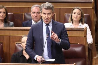 Feijóo acusa al Gobierno de estar “gobernado por corruptos” y deja abierta una moción de censura más adelante
