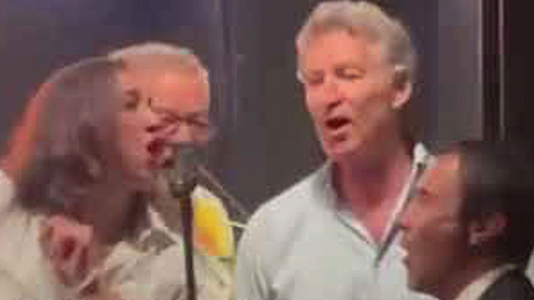 Feijóo, al ritmo de 'Mi limón, mi limonero', se sube al carro del `Me gusta la fruta' de Ayuso