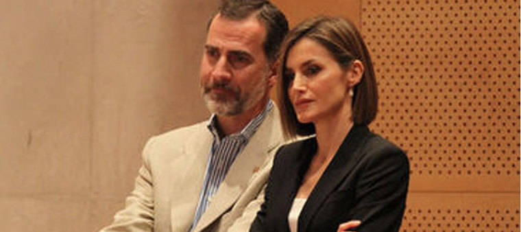 Condenado a pagar 240 € el tuitero que llamó 'tontopollas' a los Reyes