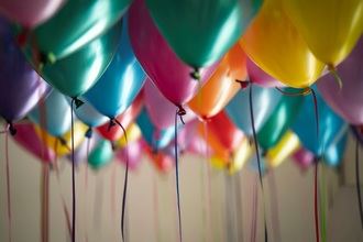 Temáticas populares para organizar fiestas con amigos
