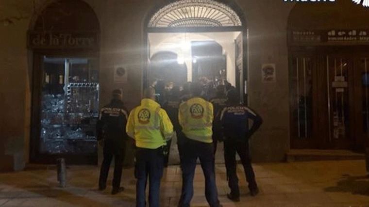 63 denuncias por no llevar mascarilla en dos fiestas en el Centro organizadas por franceses