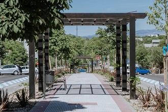 Remodelación del bulevar de la calle Marie Curie finalizada con nuevas pérgolas y corredor verde