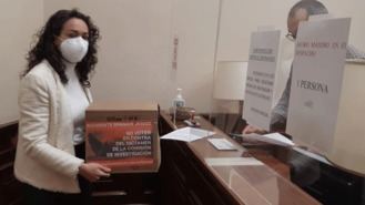 Víctimas de Spanair entregan firmas al PSOE para que vote a favor del dictamen