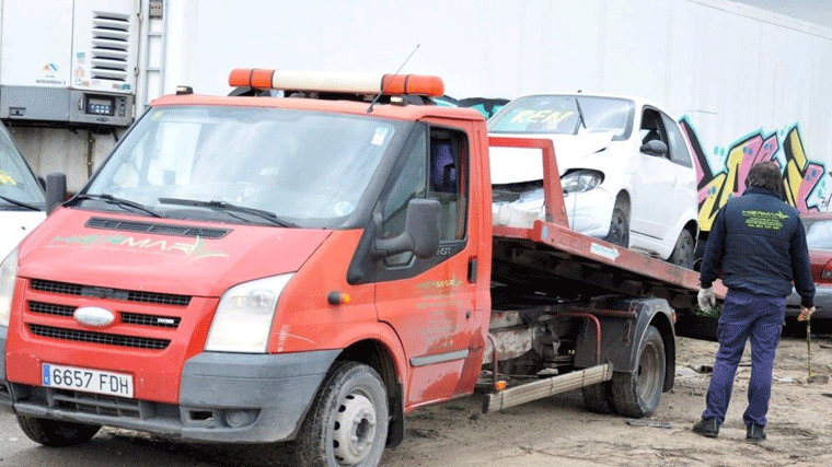 La Fiscalía denuncia a una empresa de desguace de coches por incumplir normativa ambiental