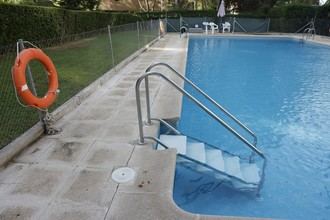 Una piscina adaptada mejora la accesibilidad para mayores y discapacitados en Madrid