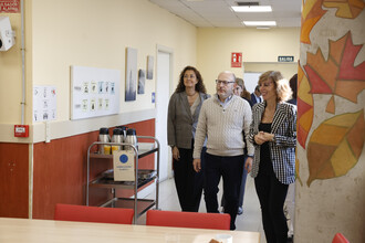 Un traje simula las limitaciones del envejecimiento para formar a profesionales de centros de día