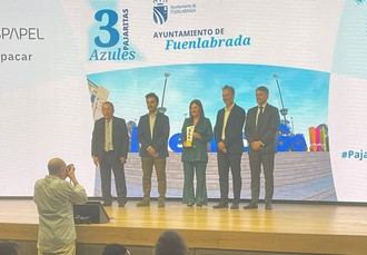 Fuenlabrada recibe el galardón Pajarita Ilustre por su excelencia en reciclaje de papel y cartón