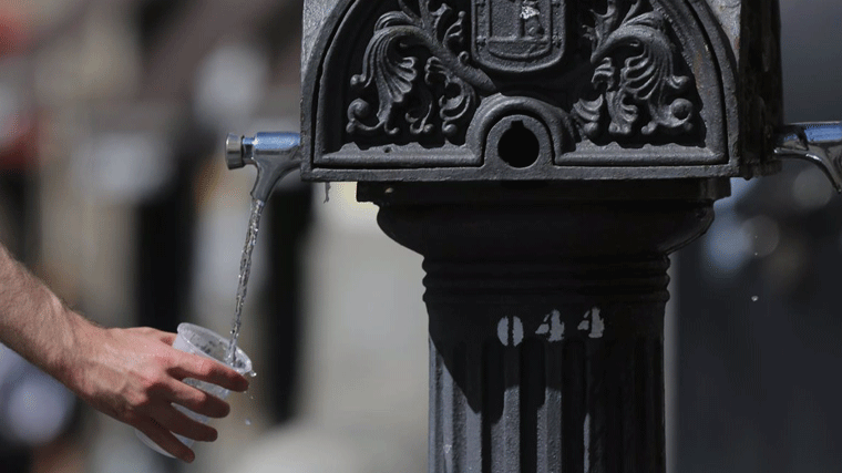 La capital afronta las altas temperaturas con 243 fuentes, de 2.023, fuera de servicio