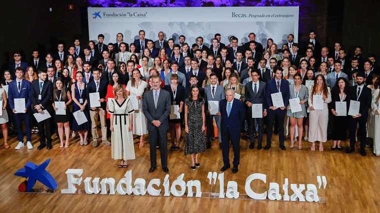 Fundación 'la Caixa' y CaixaBank entregan material a16.200 alumnos