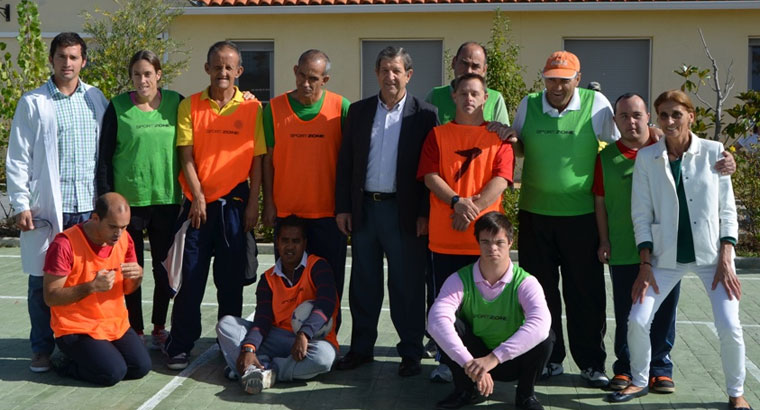 Donación de material deportivo a la Fundación Jardines
