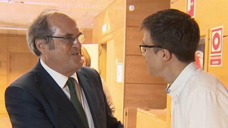 Errejón se reune con Gabilondo y pide presencia en la Mesa de la Asamblea de Madrid