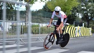 Salida de la cuarta etapa de La Vuelta a Madrid Sub23 desde Galapagar