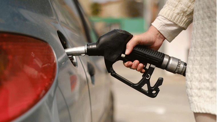 La gasolina toca un nuevo máximo anual y acumula un encarecimiento del 10%