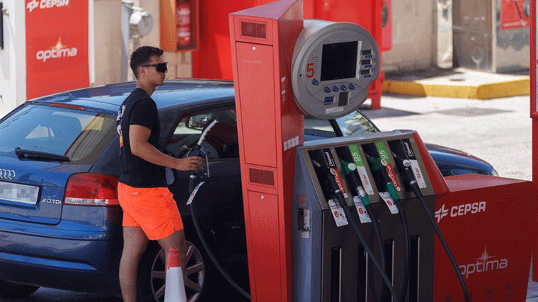 El precio de los carburantes vuelve a subir: 0,13% la gasolina y 0,2% el gasóleo