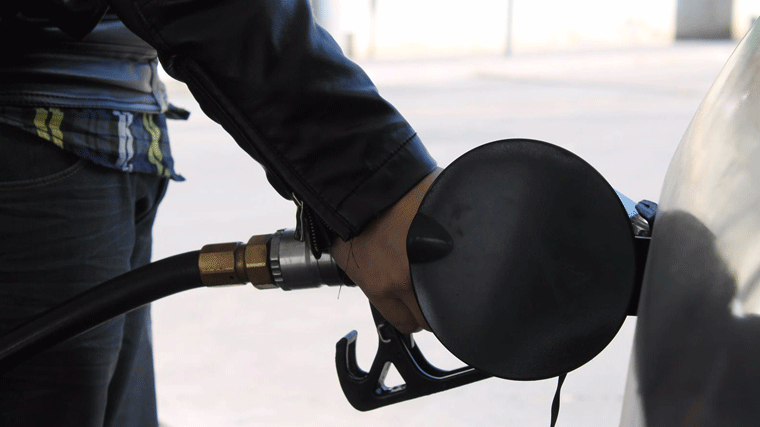 La gasolina escala un nuevo máximo del año tras 13 semanas de subidas