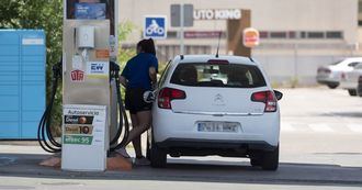Nuevo récord del diesel y ligera bajada de la gasolina: Los más caros de la UE