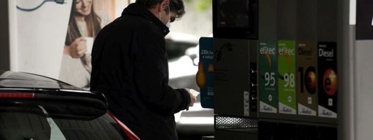 El precio de la gasolína y el gasóleo bate récords históricos, la luz se dispara un 17%