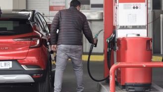 Facua denuncia a 6 gasolineras de la región por subir los precios