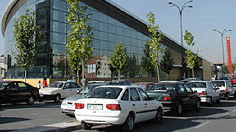 El Ayuntamiento establecerá zonas de aparcamiento regulado en el centro