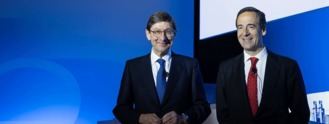 CaixaBank gana 4.816 M en 2023 y deja su sede en Valencia