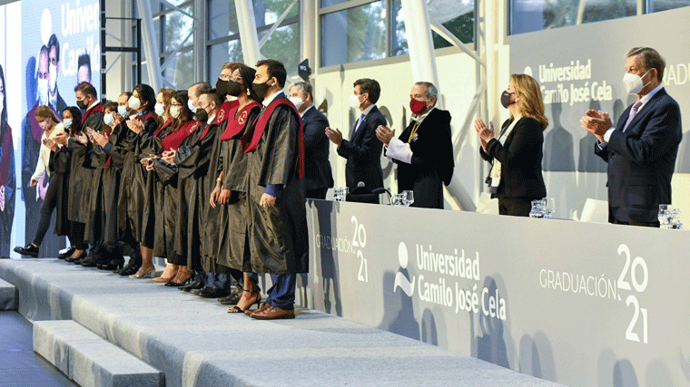 Partida asiste al acto de graduación de los alumnos de la Universidad Camilo José Cela