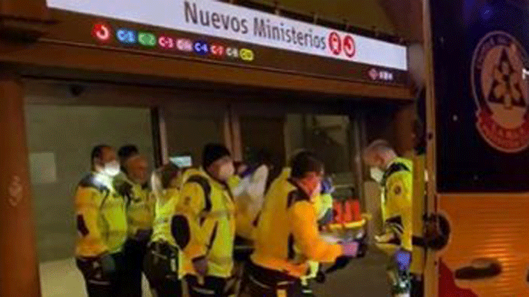 Grave un joven al caer 8 metros por el hueco de una escalera en la estación de Nuevos Ministerios