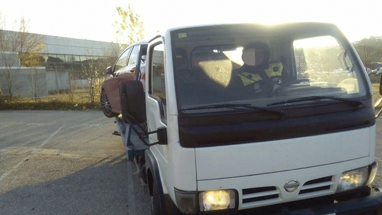 Detenido en Carabanchel el conductor de una grúa `full´que robaba vehículos de lujo