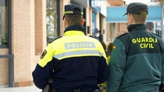 Una empleada abandona a los menores que cuidaba y roba en la vivienda