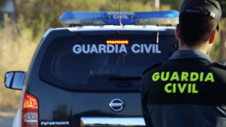 Huyen tras disparar a agentes de la Guardia Civil que seguían a un camión en la R-4