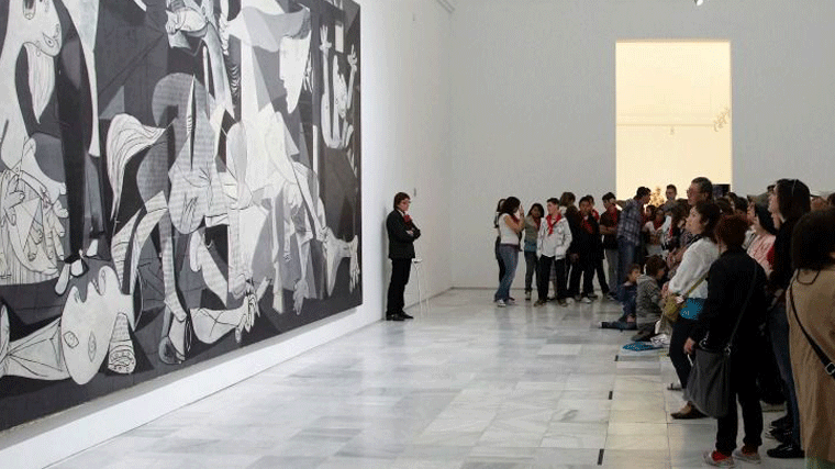 Arranca la huelga indefinida de los trabajadores del Reina Sofía