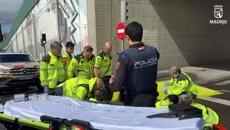 Accidente de tráfico en Avda Entrevías deja a un joven grave tras colisión entre moto y VTC