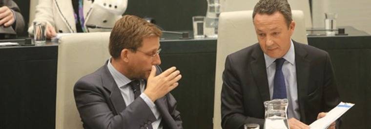 Henríquez de Luna y Martínez Almeida pugnan por el sillón de Aguirre
