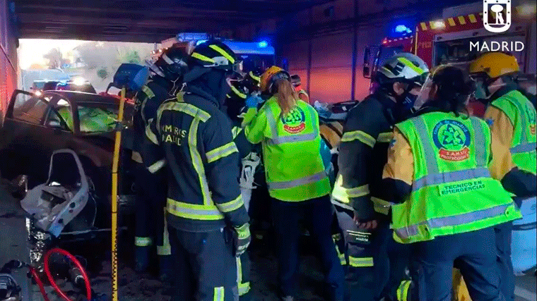 Dos heridos graves en un choque frontal en un túnel debajo de la A-2