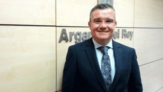 Hita da su apoyo a los concentrados ante el Ayuntamiento por unas pensiones dignas