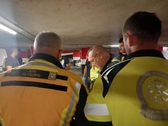 Fallece un hombre atrapado entre su coche y una columna en Madrid