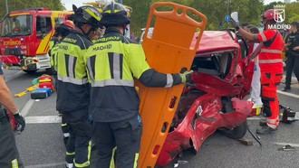 Atropello y accidente de coches deja a un hombre de 71 años herido en Madrid