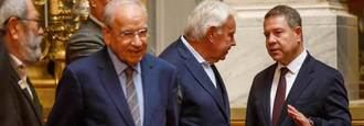 Felipe González pide “un mes sin insultos“ junto a Feijóo y sin nadie del Gobierno