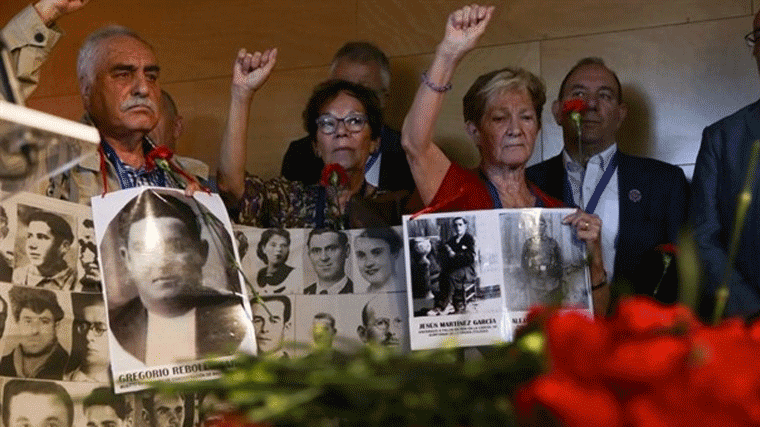 40 años de las elecciones del 77: La izquierda y los nacionalistas honran a los antifranquistas