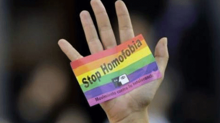 Denuncian una agresión homófoba con puñetazos y patadas a una pareja gay